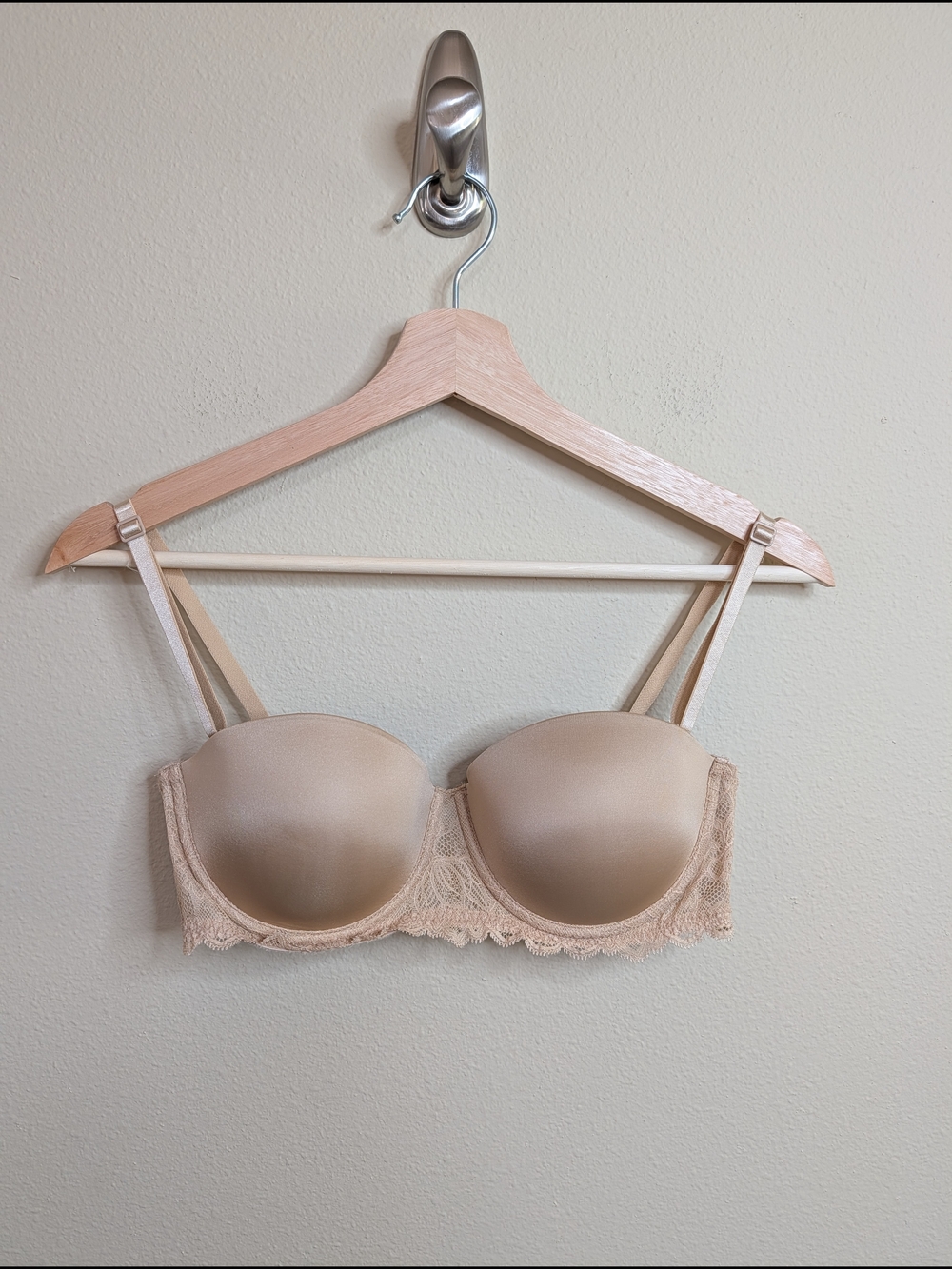 Calvin Klein 34C Nude Beige Underwire Bra Lace Band Molded Cup T-Shirt Bra